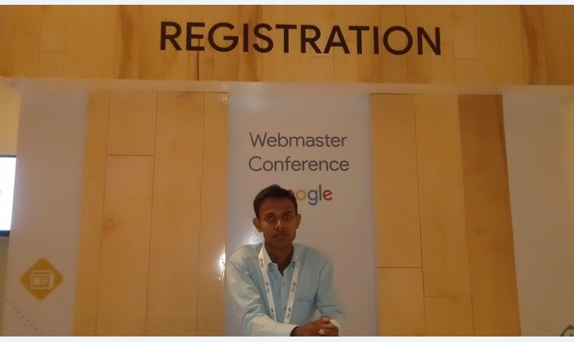 Niraj Kumar at Webmaster Confrense 2019 Patna Registration Counter.